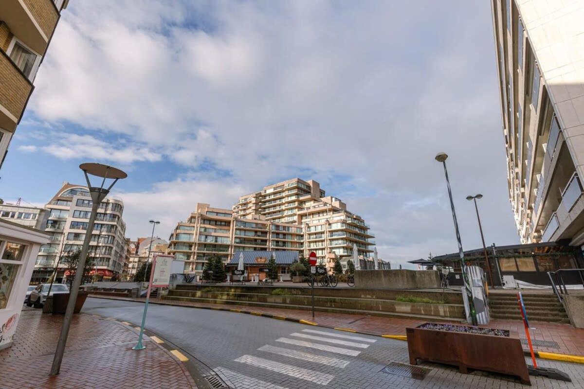 Stunning And Modern Apartment With Sunny Balcony Knokke-Heist Bagian luar foto