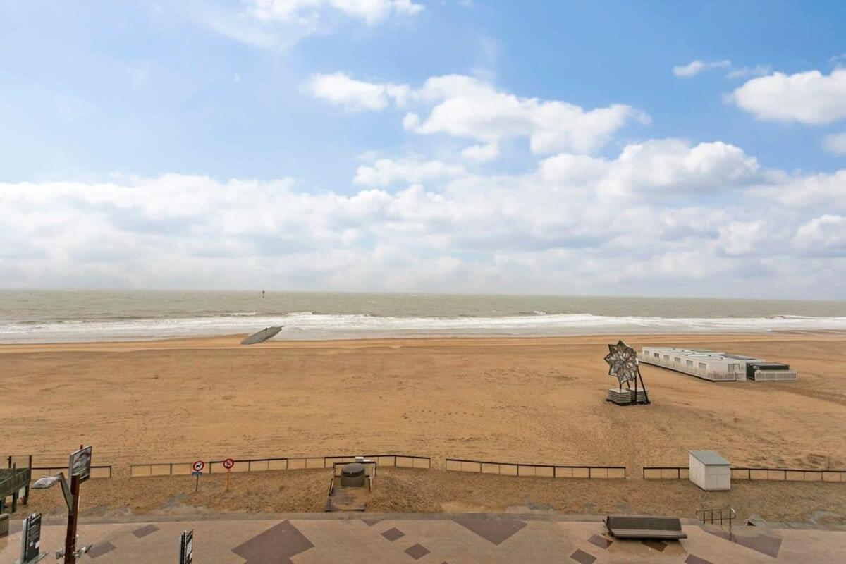 Stunning And Modern Apartment With Sunny Balcony Knokke-Heist Bagian luar foto
