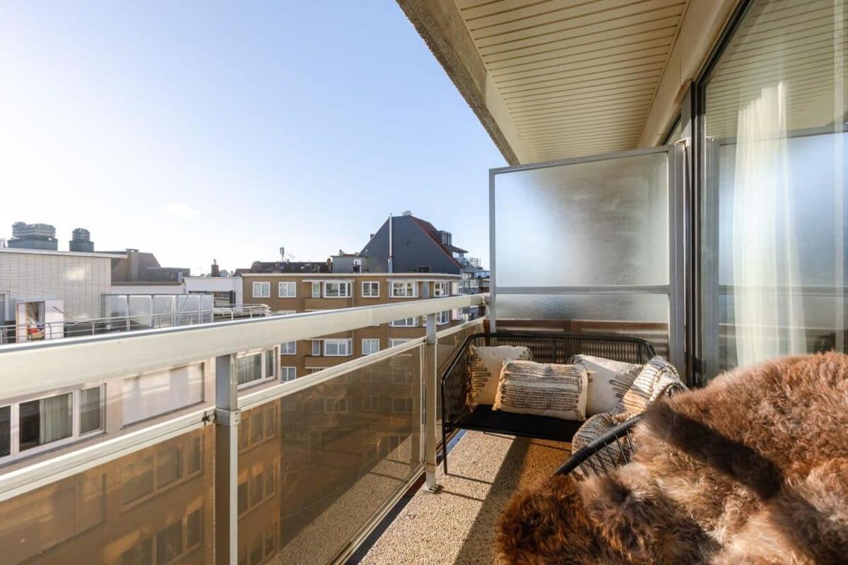 Stunning And Modern Apartment With Sunny Balcony Knokke-Heist Bagian luar foto