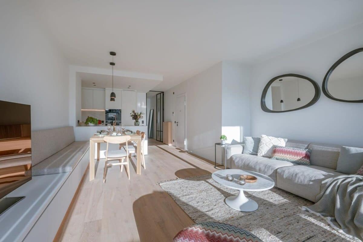 Stunning And Modern Apartment With Sunny Balcony Knokke-Heist Bagian luar foto