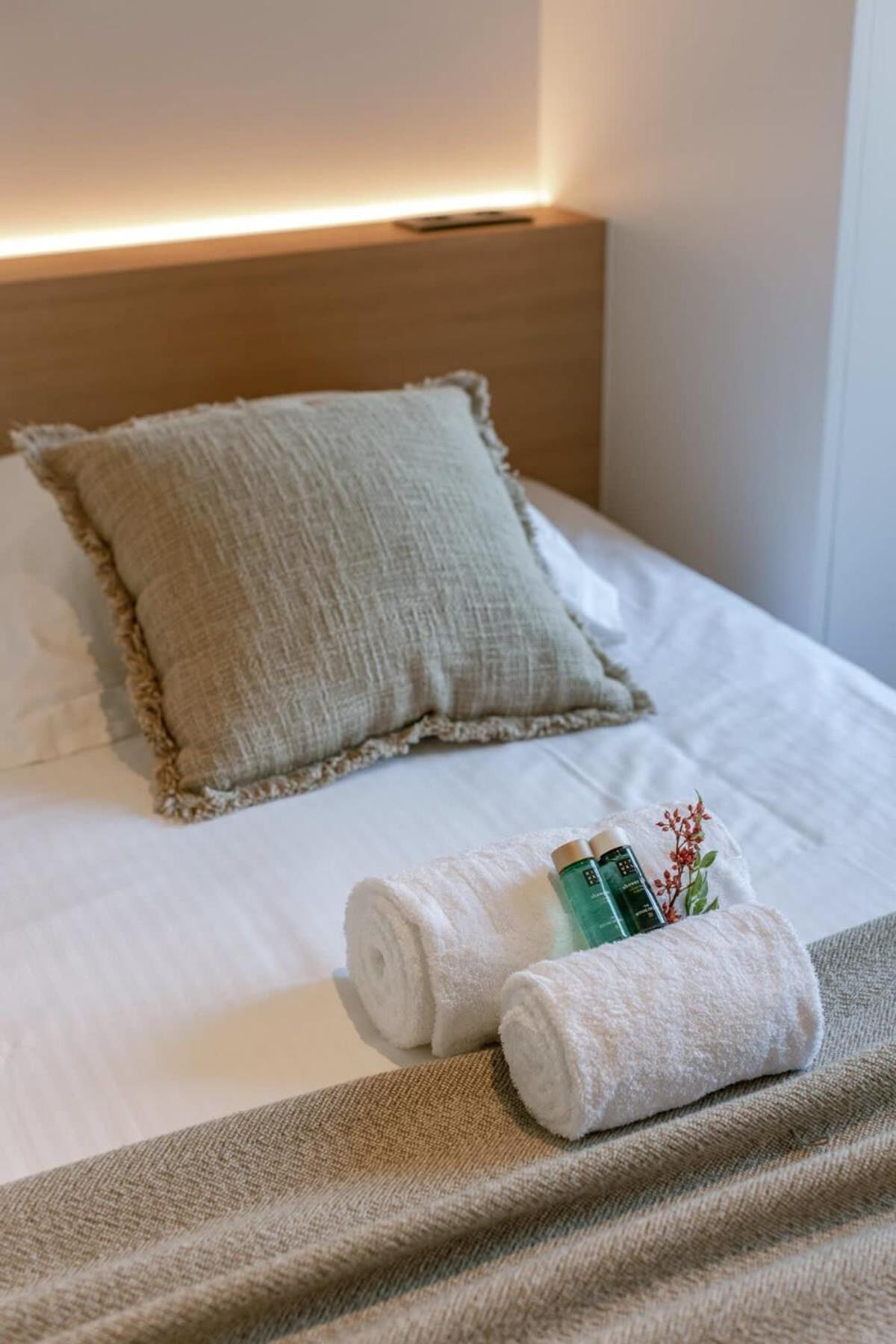 Stunning And Modern Apartment With Sunny Balcony Knokke-Heist Bagian luar foto